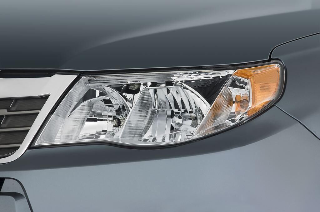 Subaru Forester (Baujahr 2010) - 5 Türen Scheinwerfer