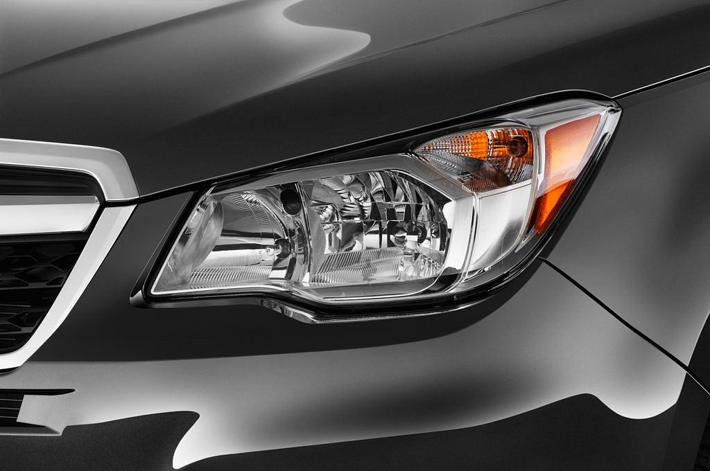 Subaru Forester (Baujahr 2012) Active 5 Türen Scheinwerfer