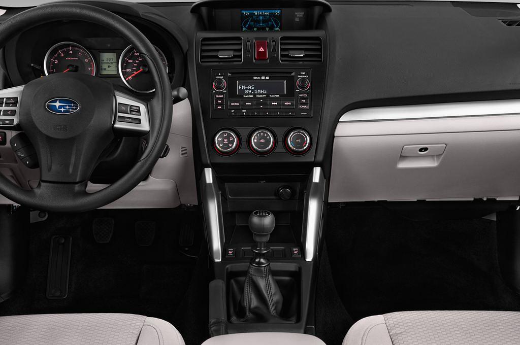 Subaru Forester (Baujahr 2012) Active 5 Türen Mittelkonsole