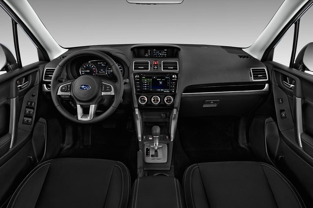 Subaru Forester (Baujahr 2017) Active 5 Türen Cockpit und Innenraum