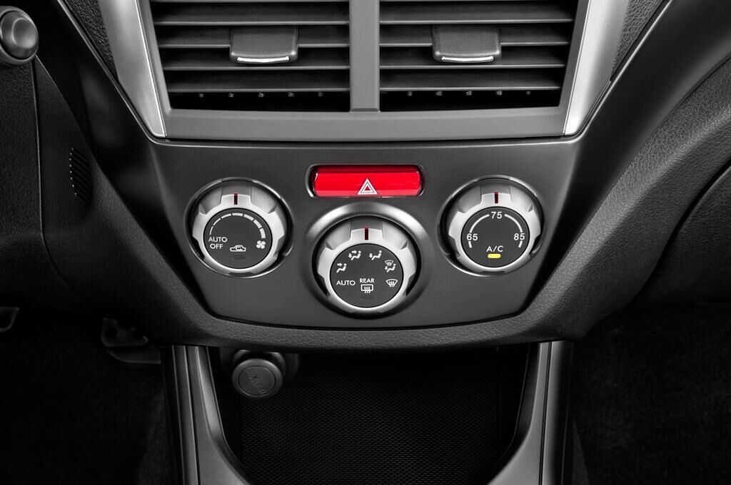Subaru Impreza (Baujahr 2011) WRX STI 4 Türen Temperatur und Klimaanlage