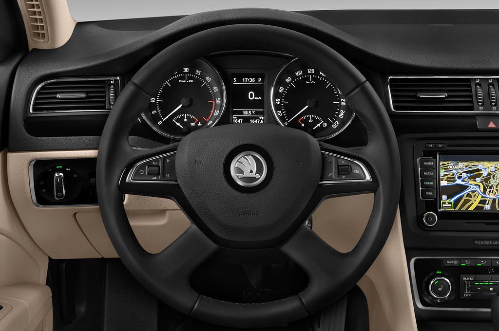 Skoda Superb (Baujahr 2015) Elegance 5 Türen Lenkrad
