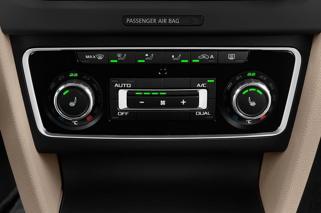 Skoda Superb (Baujahr 2015) Elegance 5 Türen Temperatur und Klimaanlage