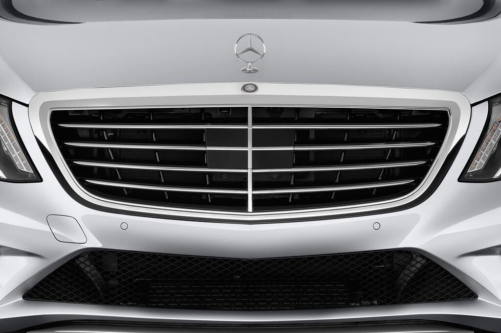 Mercedes S-Class (Baujahr 2014) - 4 Türen Kühlergrill und Scheinwerfer