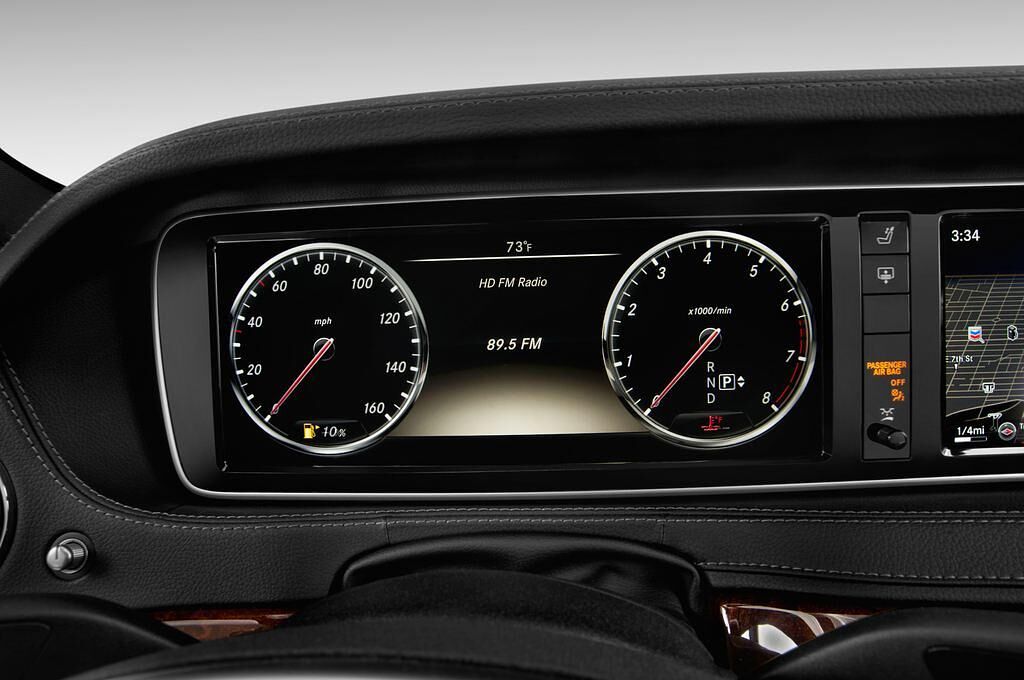 Mercedes S-Class (Baujahr 2014) - 4 Türen Tacho und Fahrerinstrumente