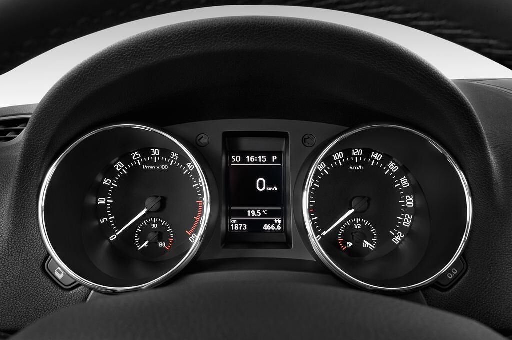 Skoda Yeti (Baujahr 2015) Laurin & Klement Outdoor 5 Türen Tacho und Fahrerinstrumente