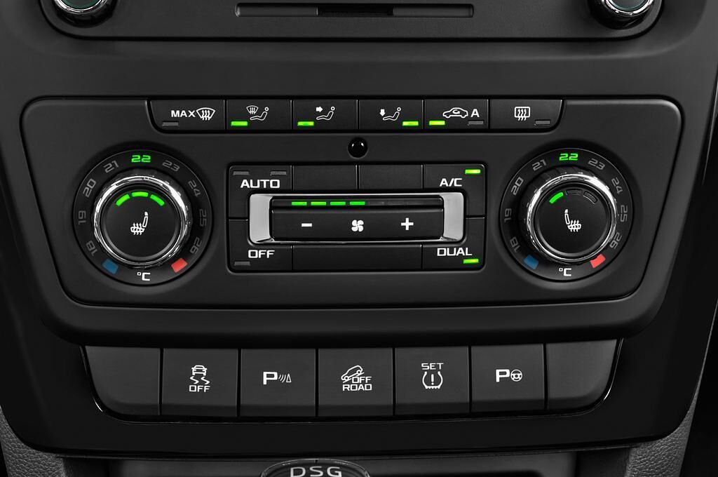 Skoda Yeti (Baujahr 2015) Laurin & Klement Outdoor 5 Türen Temperatur und Klimaanlage