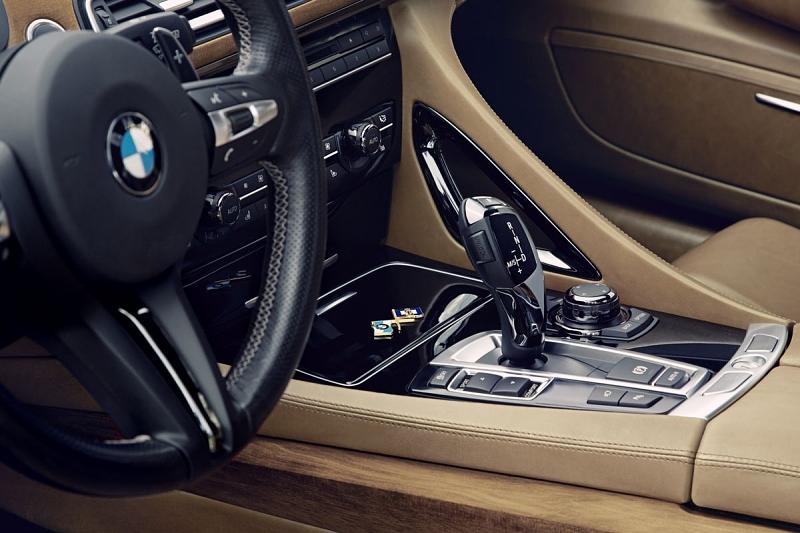 Im Innenraum finden sich typische BMW-Elemente