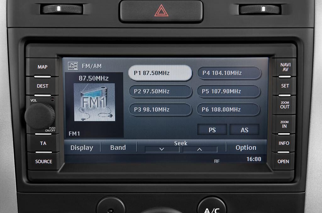 Suzuki Grand Vitara (Baujahr 2010) Comfort 5 Türen Radio und Infotainmentsystem