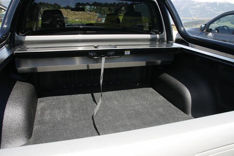 Laderaumabdeckung mit dem schwarzen \"Rollcover\"