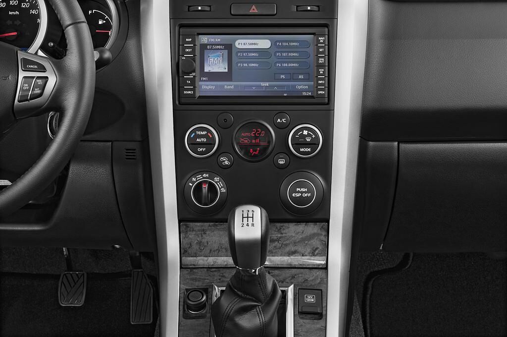 Suzuki Grand Vitara (Baujahr 2010) Comfort 5 Türen Mittelkonsole