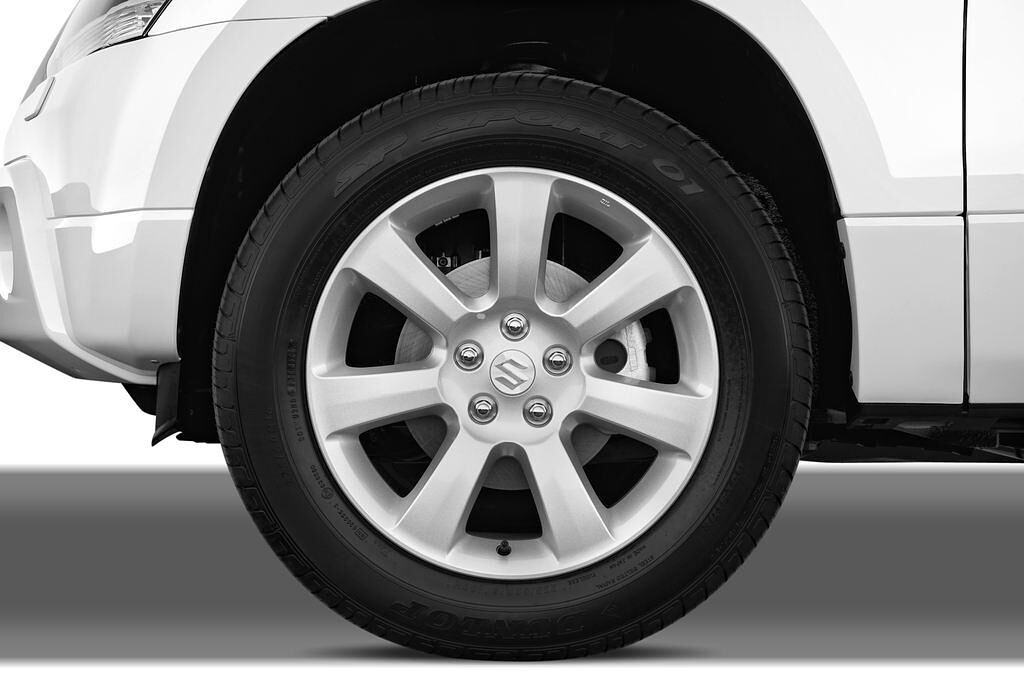 Suzuki Grand Vitara (Baujahr 2010) Comfort 5 Türen Reifen und Felge