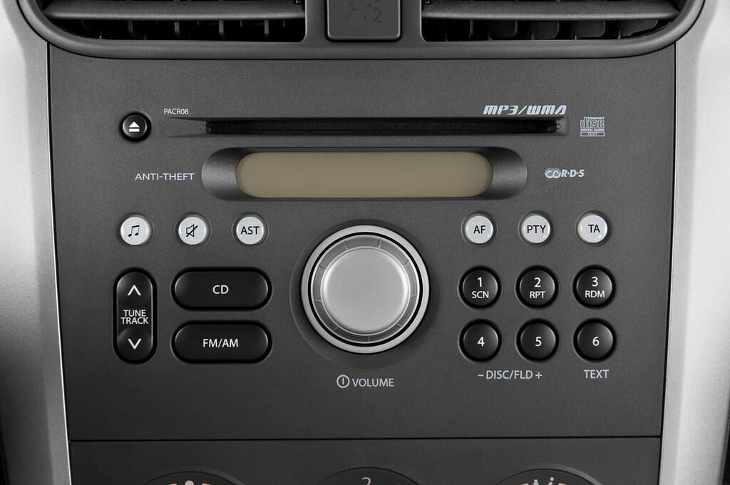 Suzuki Splash (Baujahr 2010) Club 5 Türen Radio und Infotainmentsystem