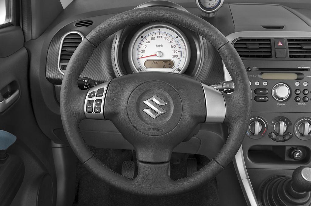Suzuki Splash (Baujahr 2010) Club 5 Türen Lenkrad