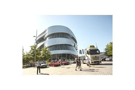 Mercedes Museum bietet viele Sommerprogramme an