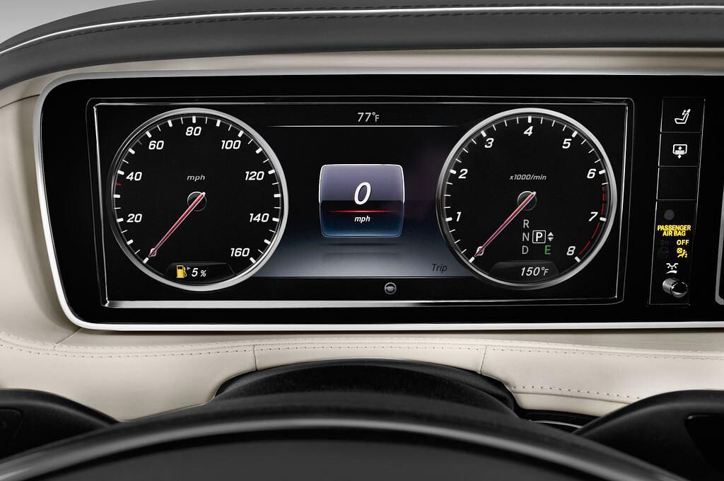 Mercedes S-Class (Baujahr 2015) Maybach 4 Türen Tacho und Fahrerinstrumente