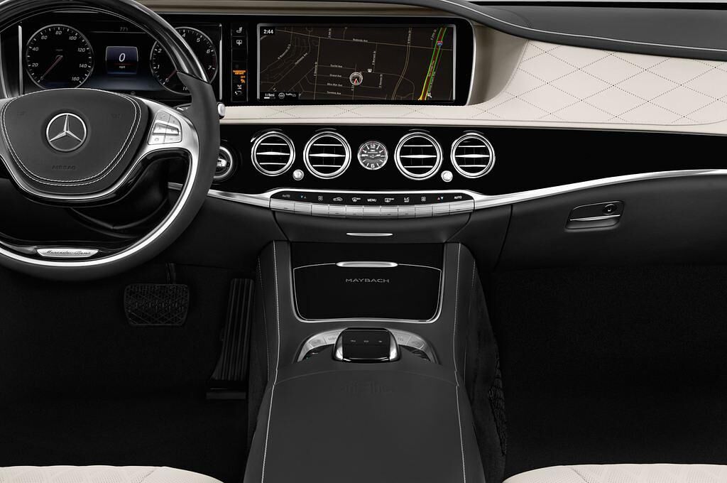 Mercedes S-Class (Baujahr 2015) Maybach 4 Türen Mittelkonsole