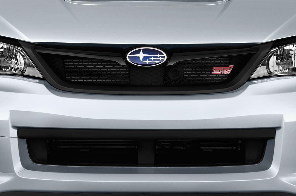 Subaru WRX STI (Baujahr 2012) Sport 5 Türen Kühlergrill und Scheinwerfer