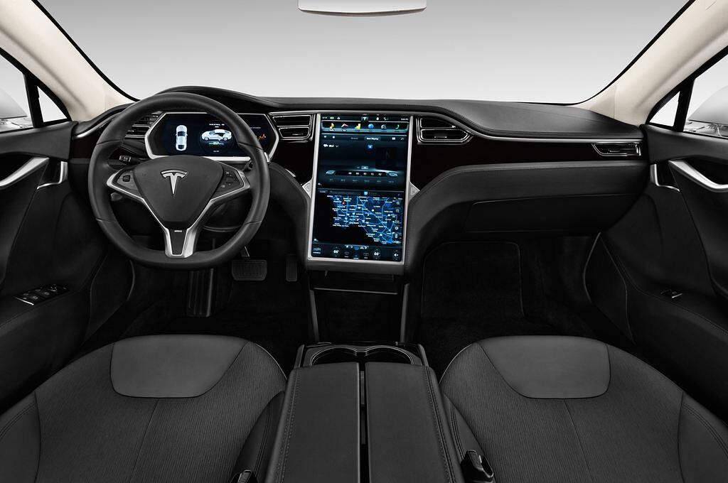 Tesla Model S (Baujahr 2014) S 5 Türen Cockpit und Innenraum