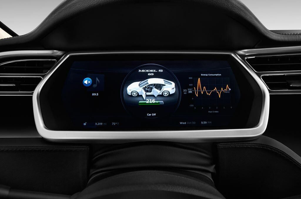 Tesla Model S (Baujahr 2014) S 5 Türen Tacho und Fahrerinstrumente
