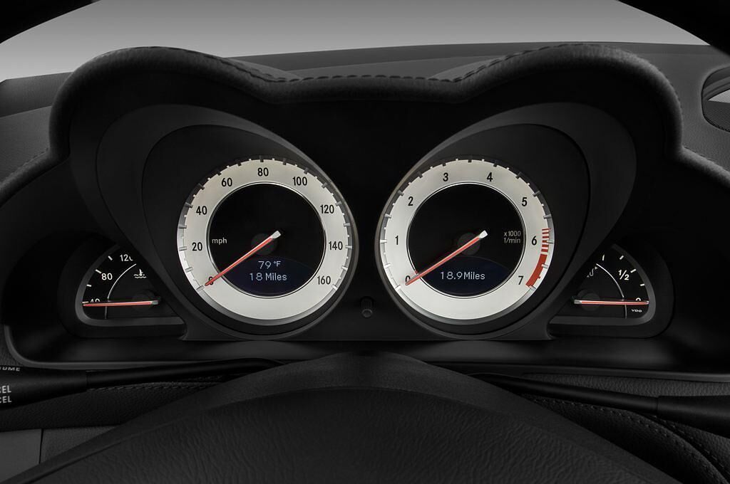 Mercedes SL-Class (Baujahr 2010) - 2 Türen Tacho und Fahrerinstrumente