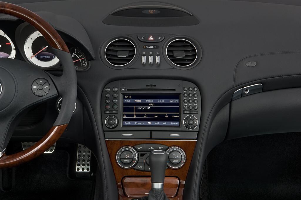 Mercedes SL-Class (Baujahr 2010) - 2 Türen Mittelkonsole