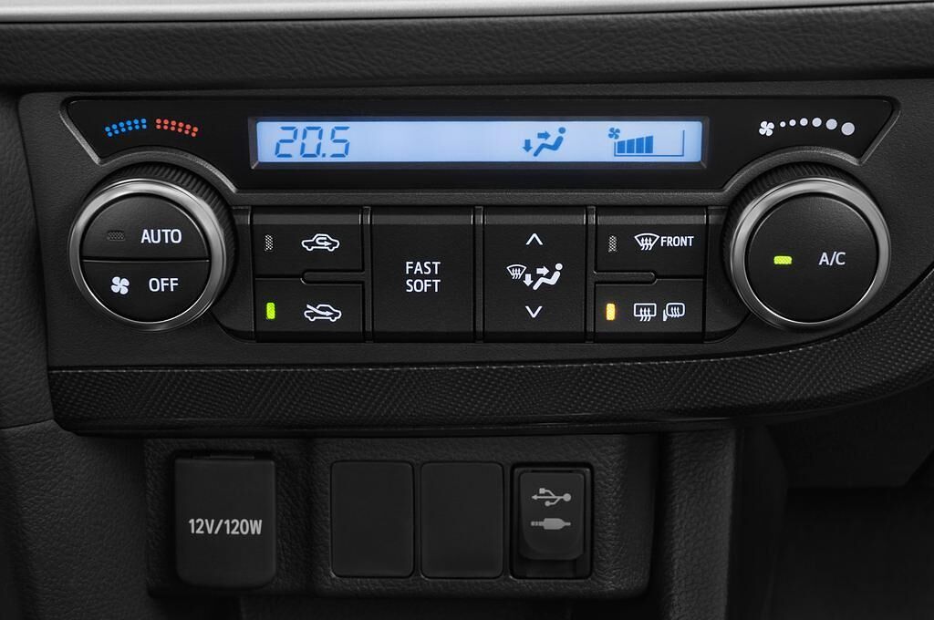 Toyota Auris (Baujahr 2013) Life 5 Türen Temperatur und Klimaanlage