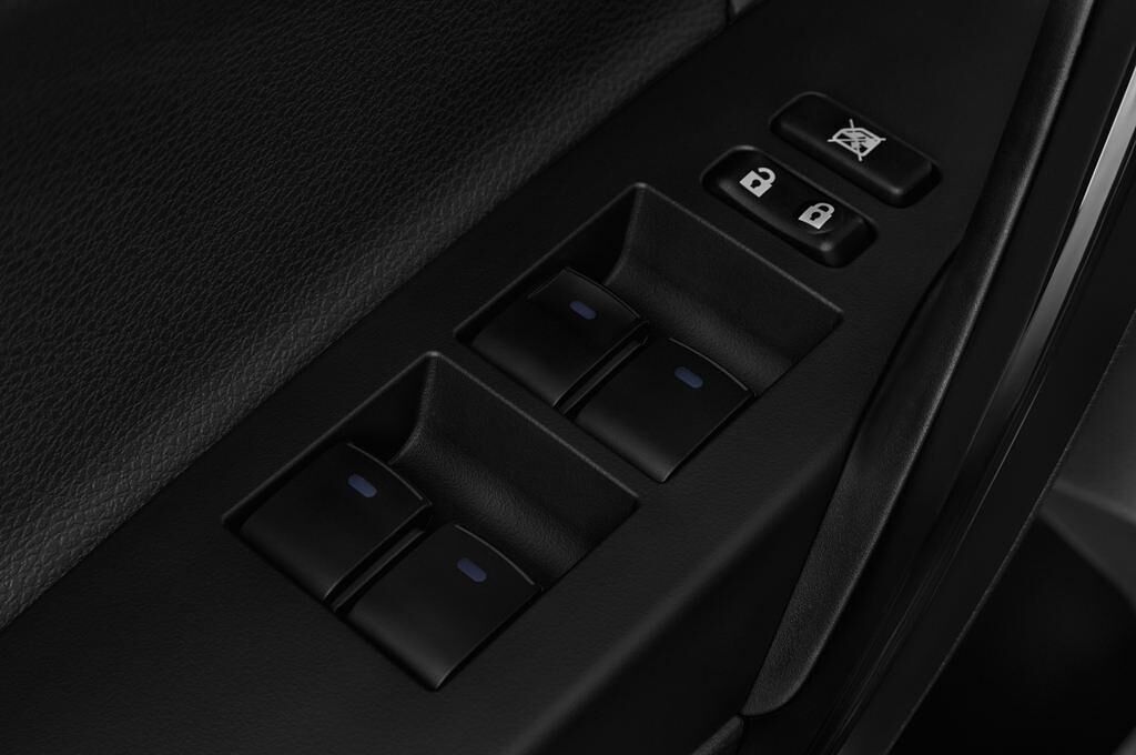Toyota Auris (Baujahr 2015) Executive 5 Türen Bedienungselemente Tür