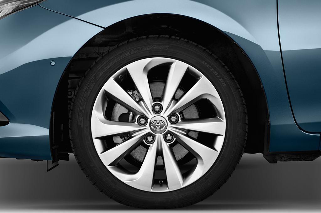 Toyota Auris (Baujahr 2015) Executive 5 Türen Reifen und Felge