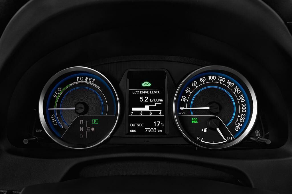 Toyota Auris Hybrid Touring Sports (Baujahr 2014) Executive 5 Türen Tacho und Fahrerinstrumente
