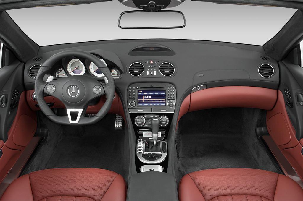Mercedes SL-Class (Baujahr 2010) AMG 2 Türen Cockpit und Innenraum