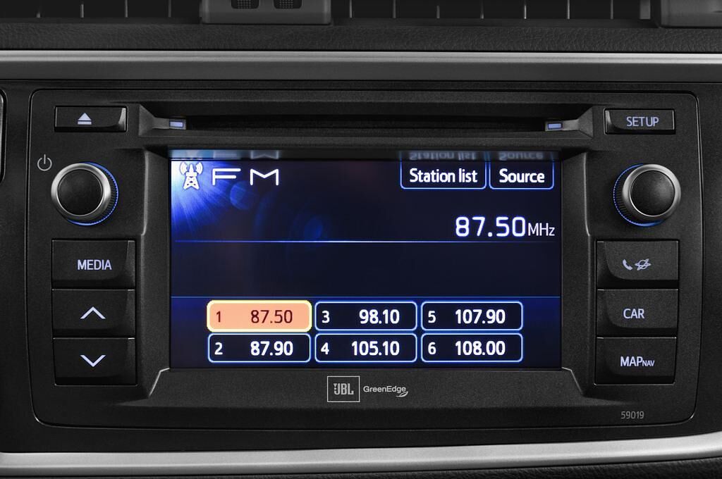 Toyota Auris Hybrid (Baujahr 2013) Executive 5 Türen Radio und Infotainmentsystem