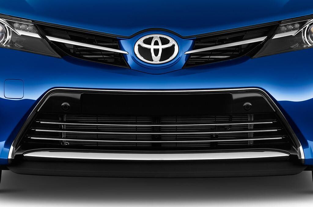 Toyota Auris Touring Sports (Baujahr 2013) Executive 5 Türen Kühlergrill und Scheinwerfer