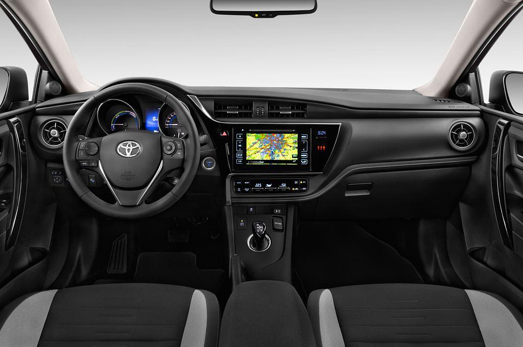 Toyota Auris Touring Sports (Baujahr 2015) Comfort 5 Türen Cockpit und Innenraum