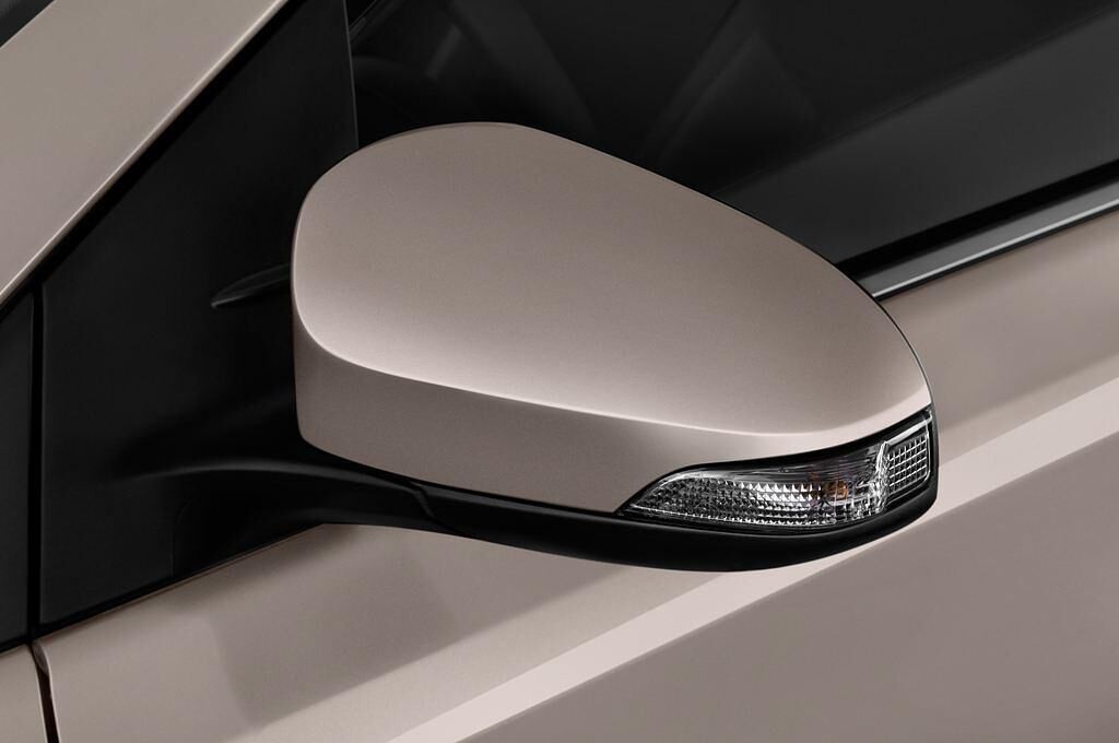 Toyota Auris Touring Sports (Baujahr 2015) Comfort 5 Türen Außenspiegel
