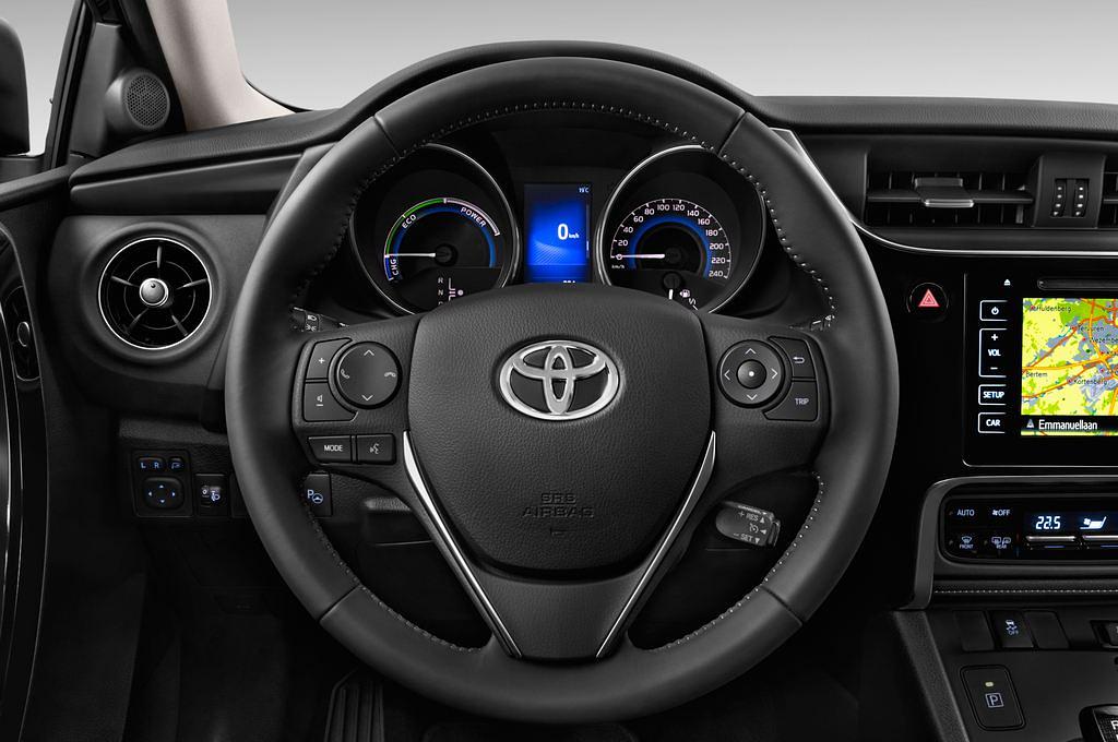 Toyota Auris Touring Sports (Baujahr 2015) Comfort 5 Türen Lenkrad