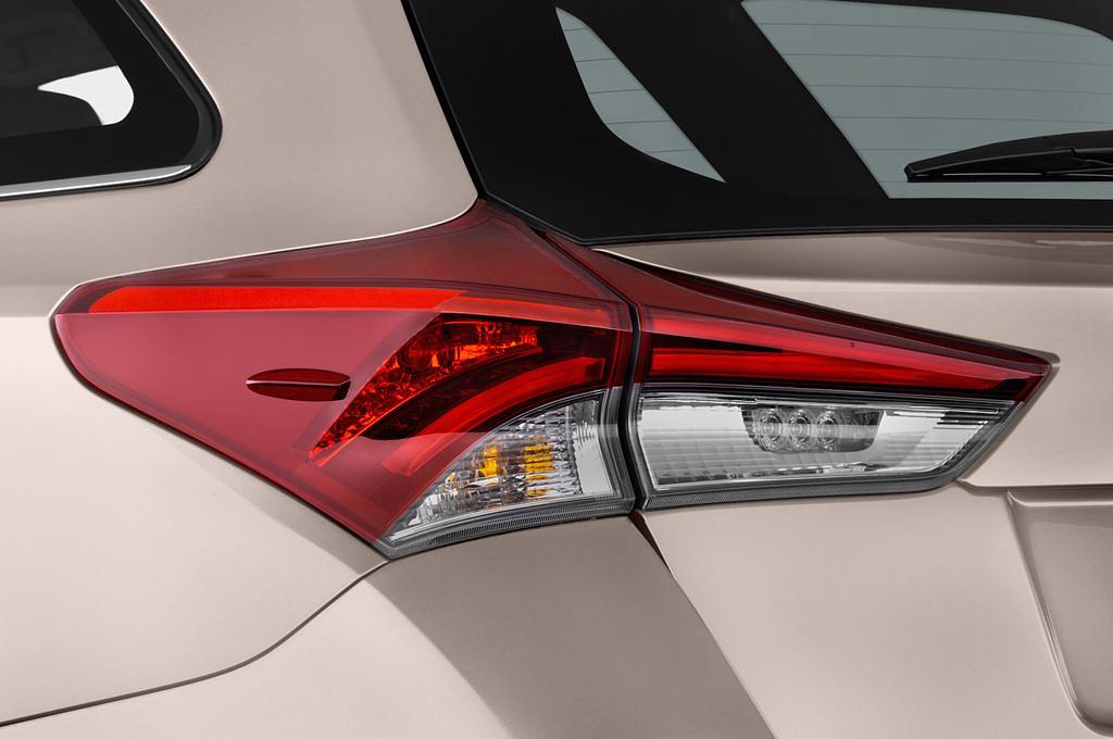 Toyota Auris Touring Sports (Baujahr 2015) Comfort 5 Türen Rücklicht
