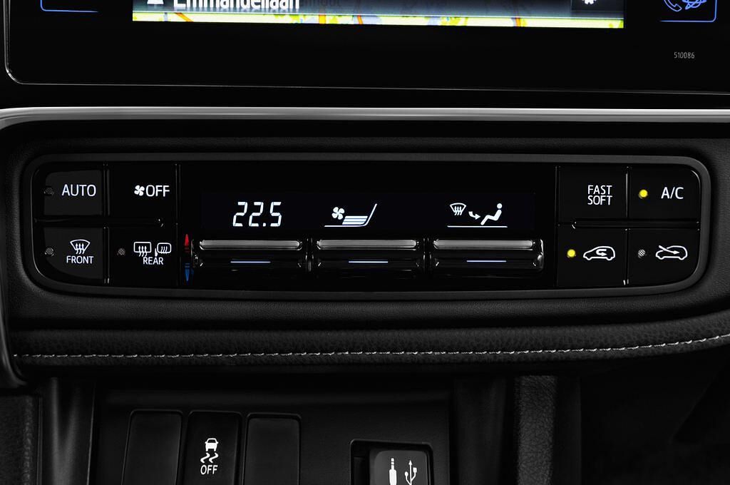 Toyota Auris Touring Sports (Baujahr 2015) Comfort 5 Türen Temperatur und Klimaanlage