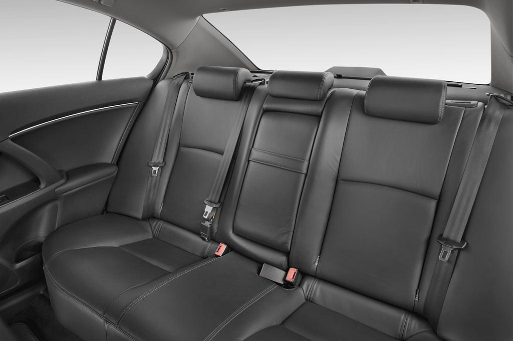 Toyota Avensis (Baujahr 2009) Executive 4 Türen Rücksitze
