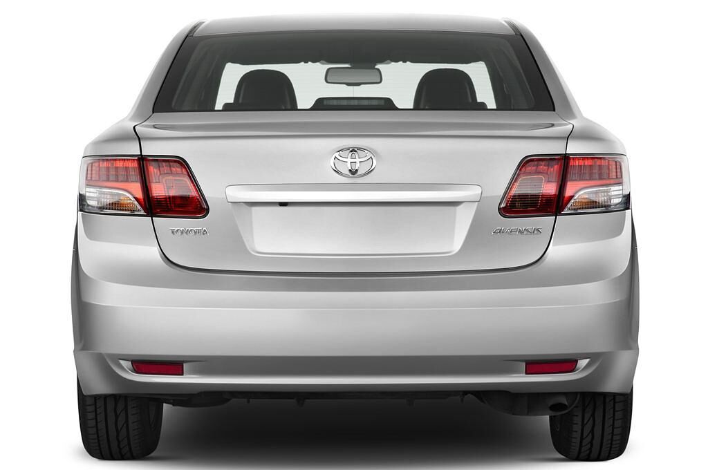 Toyota Avensis (Baujahr 2009) Executive 4 Türen Heckansicht