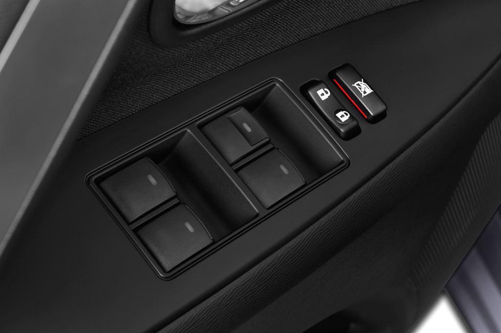 Toyota Avensis (Baujahr 2012) Life 4 Türen Bedienungselemente Tür