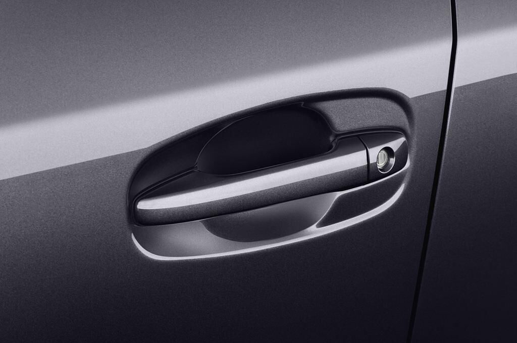 Toyota Avensis (Baujahr 2012) Life 4 Türen Türgriff