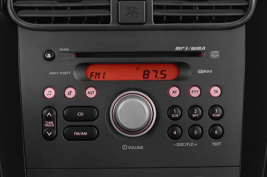 Suzuki Splash (Baujahr 2013) Club 5 Türen Radio und Infotainmentsystem