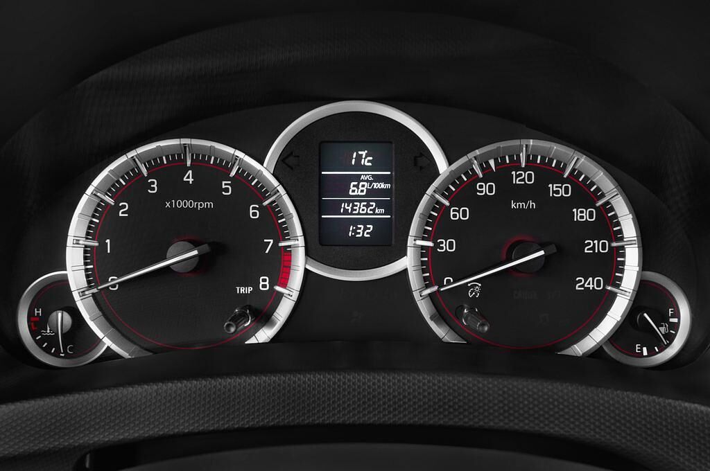 Suzuki Swift (Baujahr 2010) Sport 3 Türen Tacho und Fahrerinstrumente