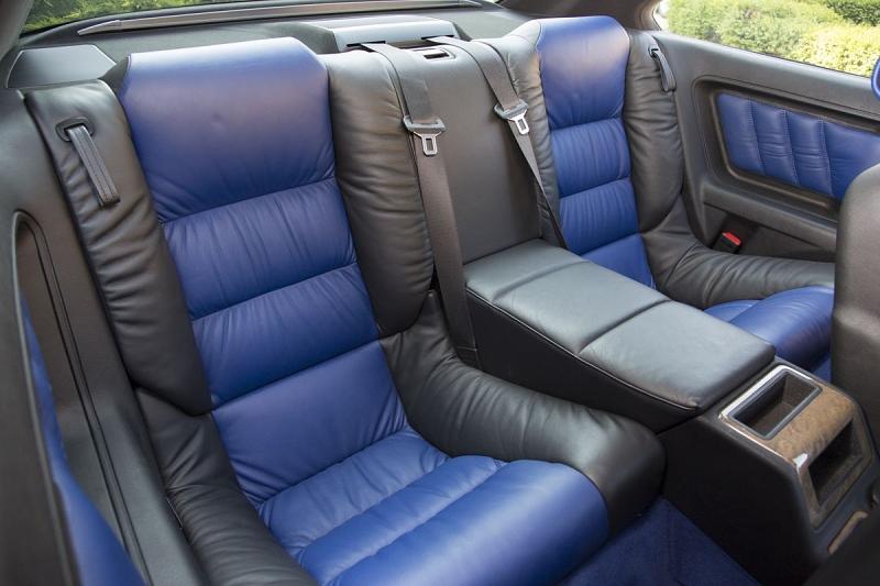 Im Fond ist beim BMW 850 CSi wenig Platz