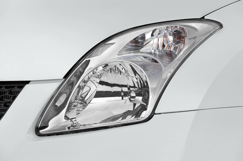 Suzuki Swift (Baujahr 2010) Comfort 5 Türen Scheinwerfer