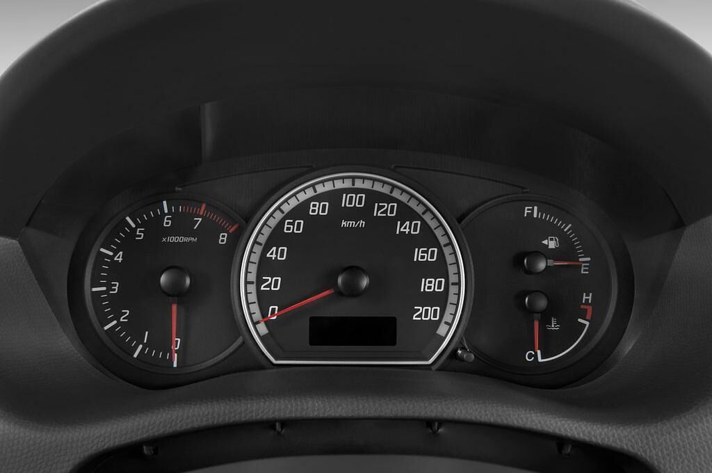 Suzuki Swift (Baujahr 2010) Comfort 5 Türen Tacho und Fahrerinstrumente