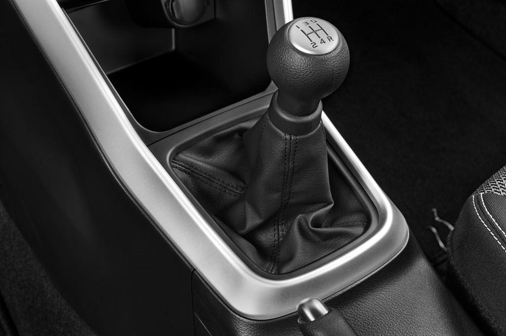 Suzuki SX4 S-Cross (Baujahr 2014) Comfort+ 5 Türen Schalthebel