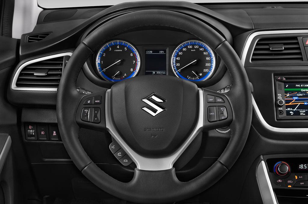 Suzuki SX4 S-Cross (Baujahr 2014) Comfort+ 5 Türen Lenkrad