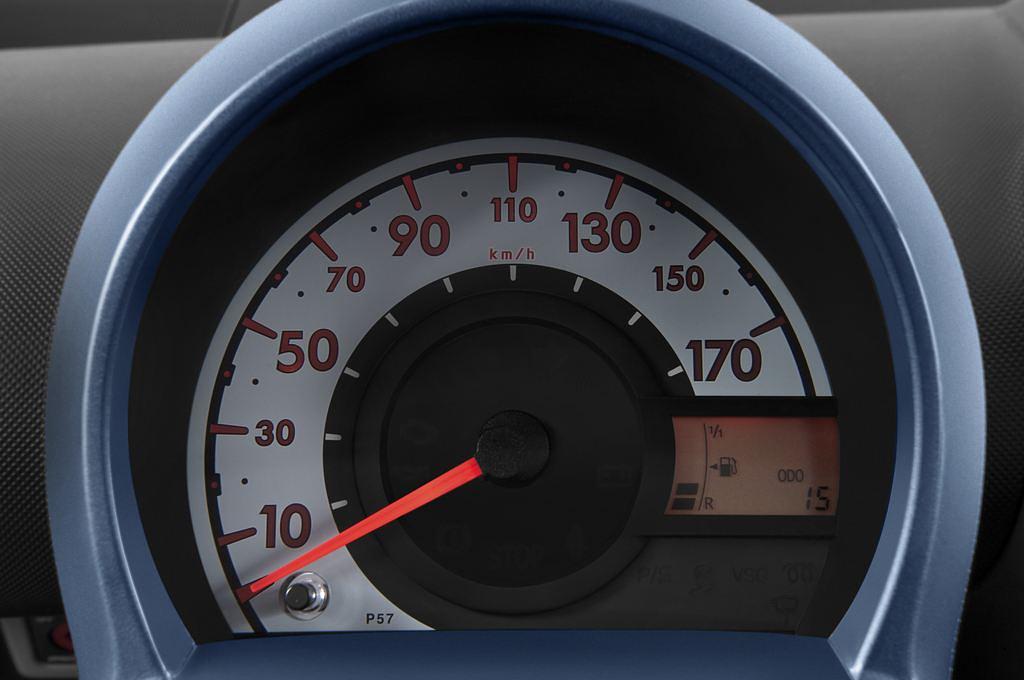 Toyota Aygo (Baujahr 2009) + 5 Türen Tacho und Fahrerinstrumente